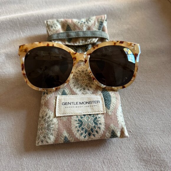 Gentle Monster Sunglasses - Picture 1 of 4